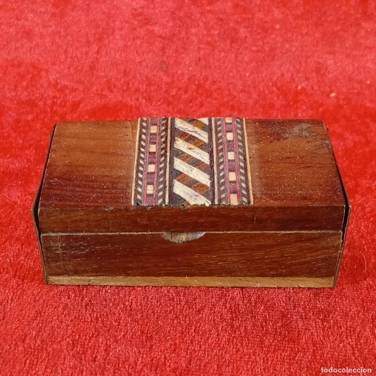 Antig&uuml;edades: ANTIGUA CAJA VINTAGE - FABRICADA EN MADERA - CON DETALLES DE MARQUETER&Iacute;A - SIGLO XX - 28