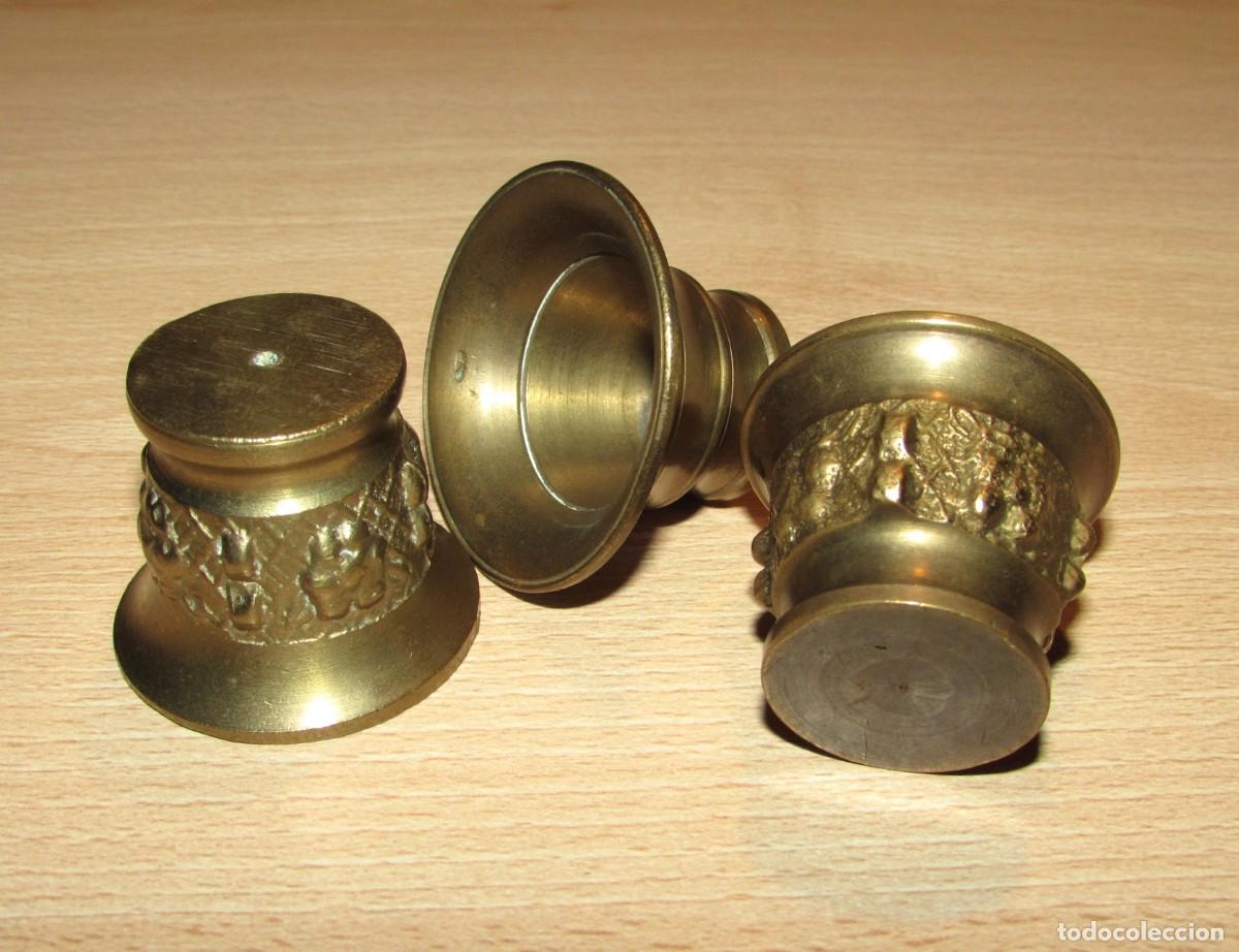 Antig&uuml;edades: Lote 3 antiguos vasos de mortero almirez miniatura bronce lat&oacute;n dorado sin mazas