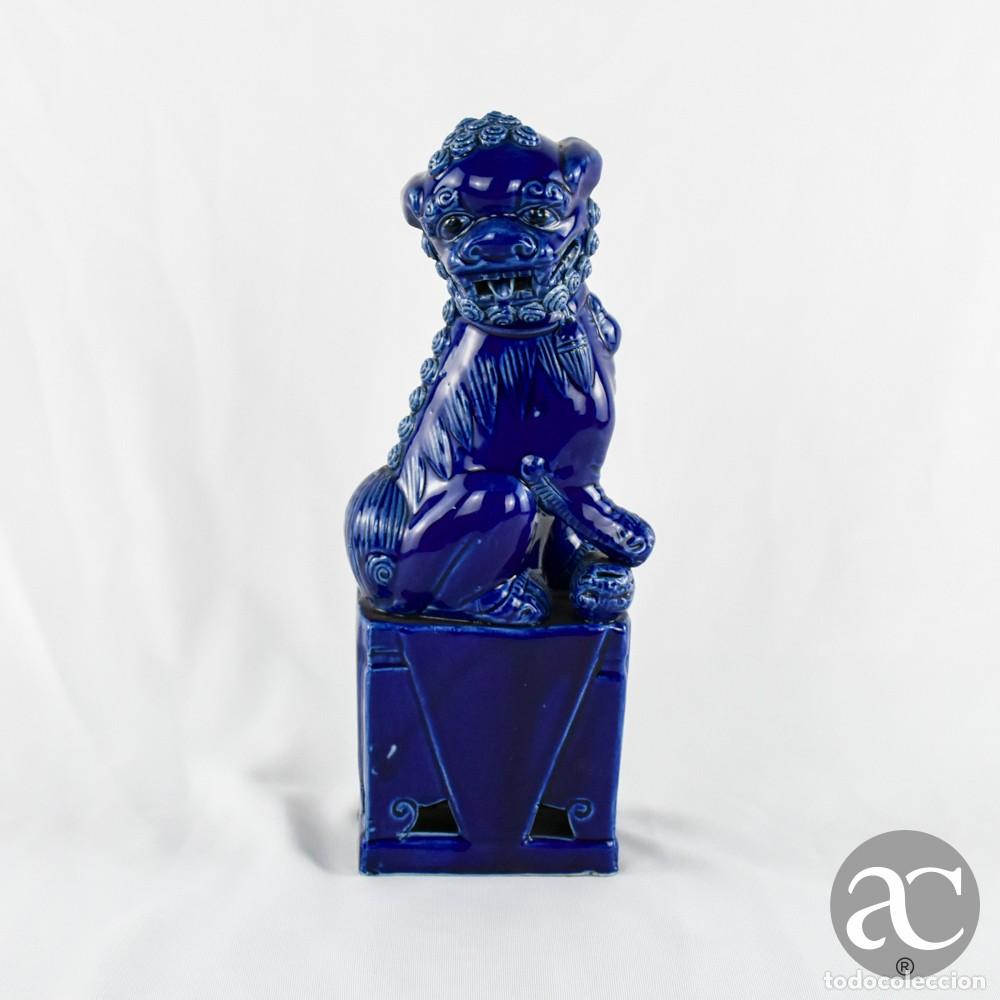 Antig&uuml;edades: Figura de C&atilde;o de Foo em porcelana da China em Azul-Cobalto