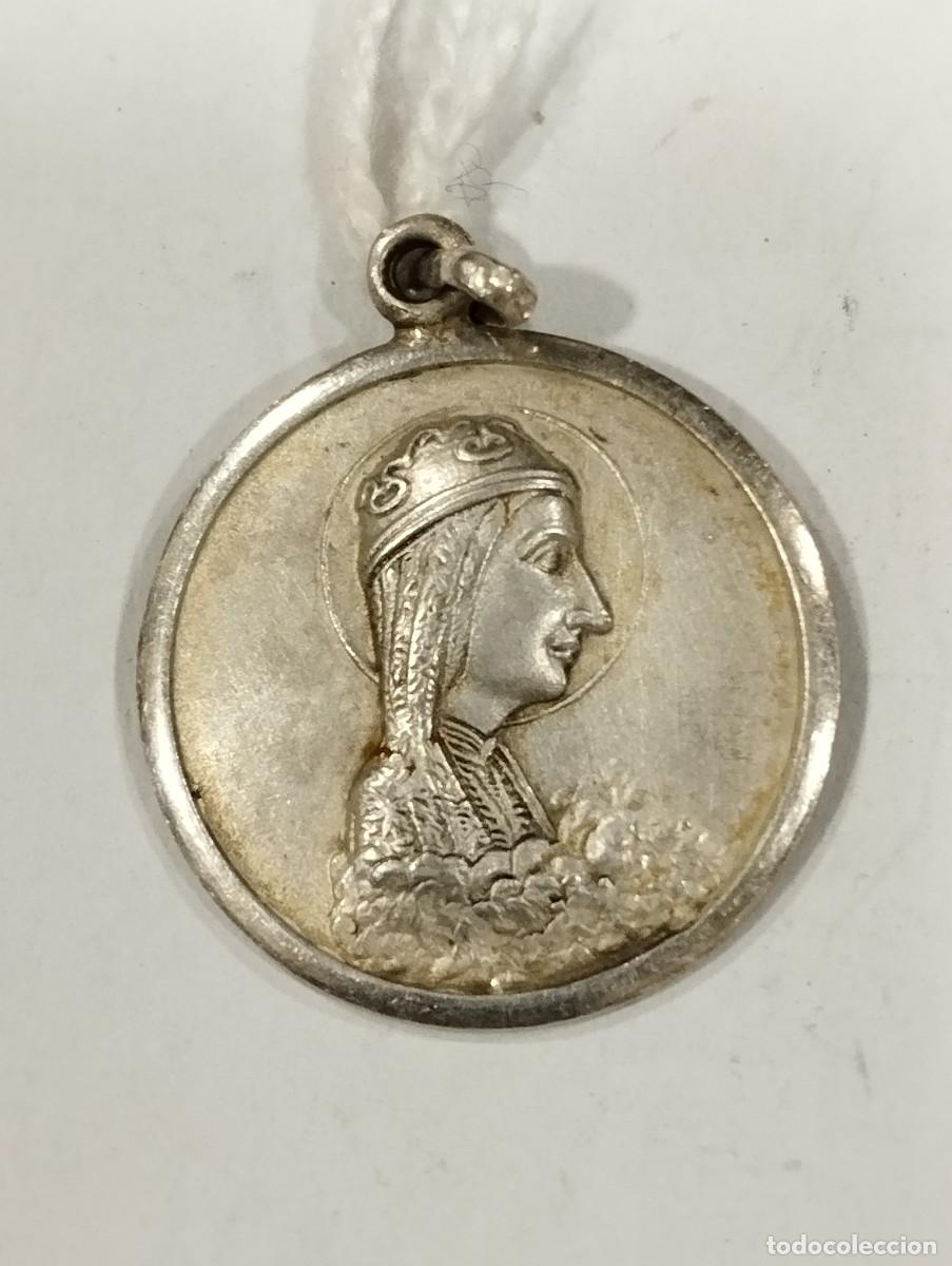 Antiguidades: MEDALLA NTRA. SRA. MONTSERRAT CON REVERSO SAGRADO CORAZ&Oacute;N. DE PLATA.