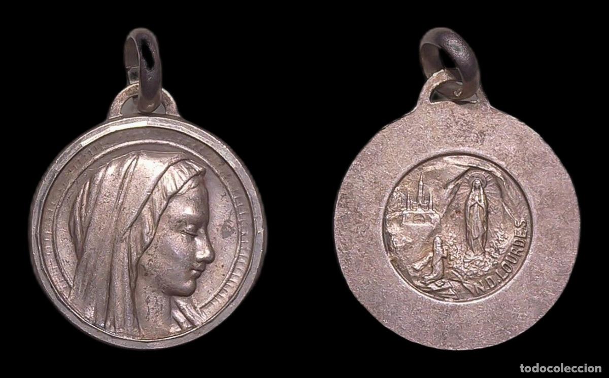 Antiguidades: MEDALLA RELIGIOSA FRANCIA VIRGEN DE LOURDES SANTUARIO DE LOURDES METAL BLANCO