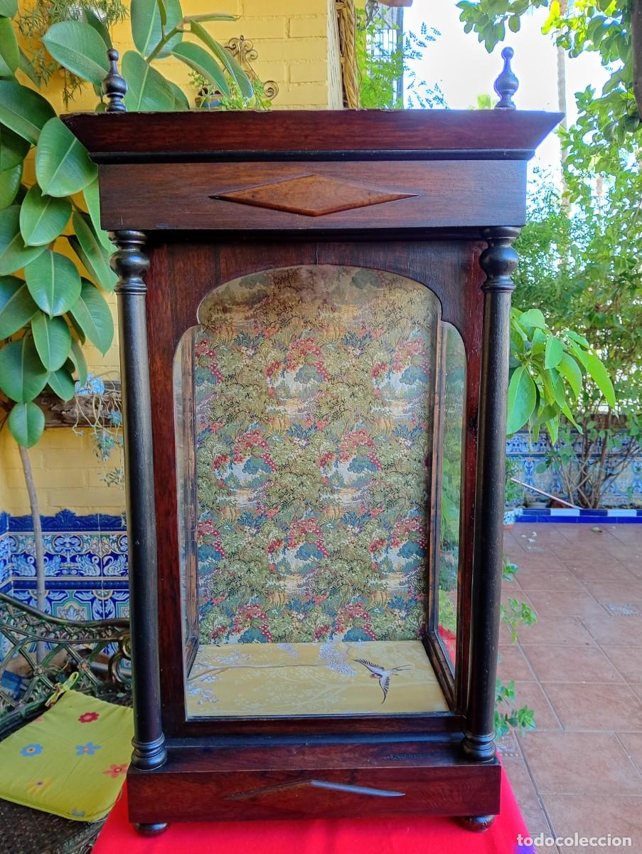 Antig&uuml;edades: Capilla hornacina antigua de madera para figura religiosa