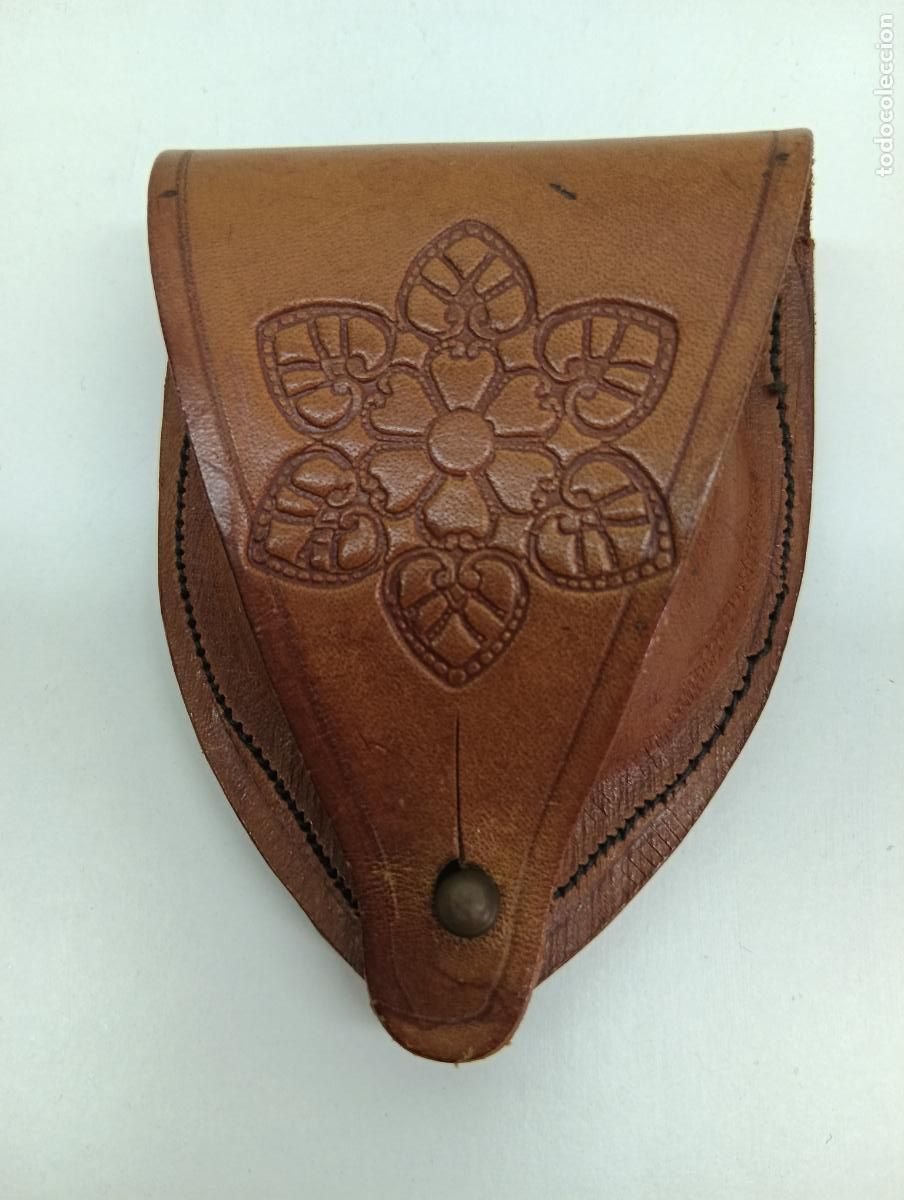 Antig&uuml;edades: Antigua relojera o funda para reloj de bolsillo - Cuero repujado artesanal - &iexcl;SIN USO!