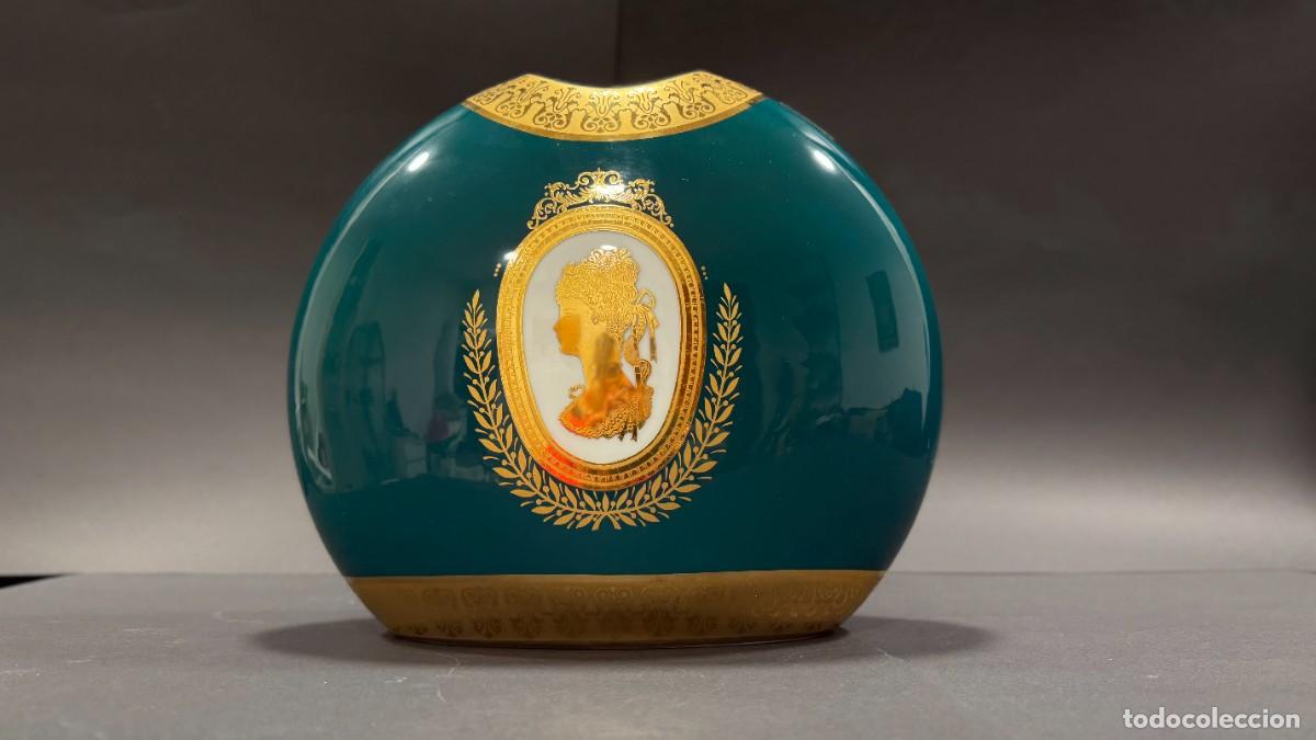 Antig&uuml;edades: Jarr&oacute;n de porcelana SNEROLL CASA BOHEMIA, decorado a mano 24K, color verde