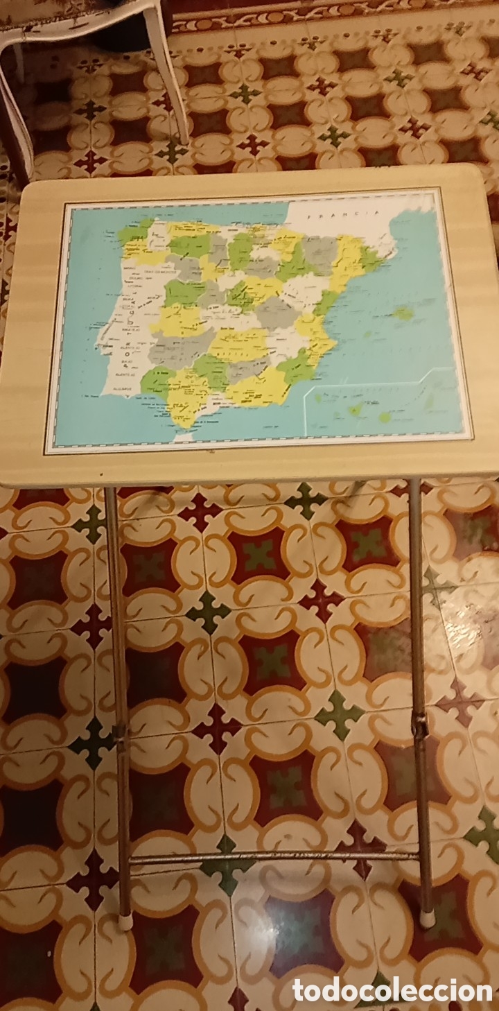 Antig&uuml;edades: Mesa pupitre plegable vintage a&ntilde;os 60-70 con mapa de Espa&ntilde;a Castilla la Vieja y Castilla la Nueva -