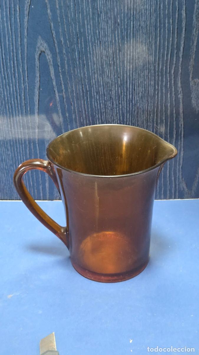 Antig&uuml;edades: jarra de cristal marron vintage