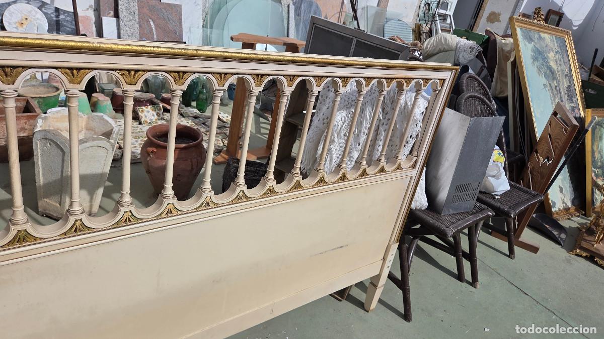 Antig&uuml;edades: cabecero de madera antigua - Foto 3