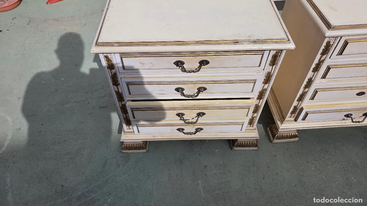Antig&uuml;edades: 2 mesillas de dormitorio antiguas