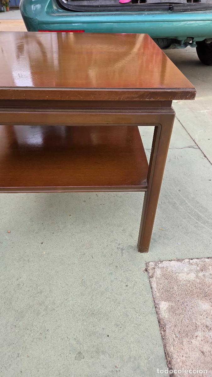 Antig&uuml;edades: mesa baja de madera antigua - Foto 3