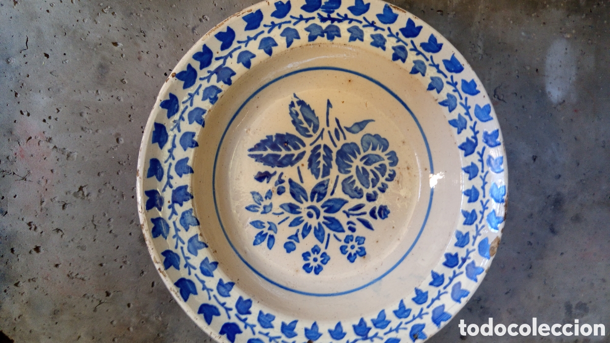 Antig&uuml;edades: Plato de Manises antiguo - Foto 1