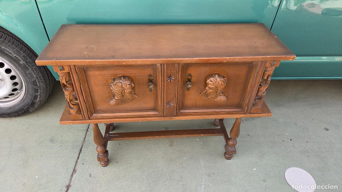 Antig&uuml;edades: mueble de entrada con tallas