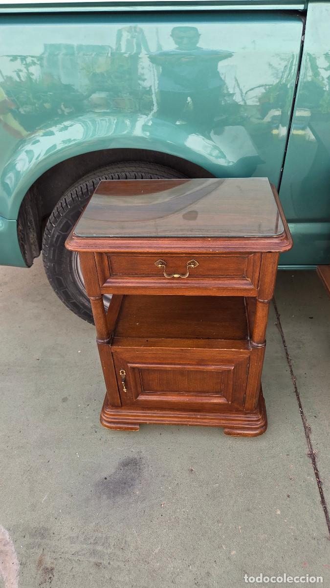 Antig&uuml;edades: mesita de madera antigua