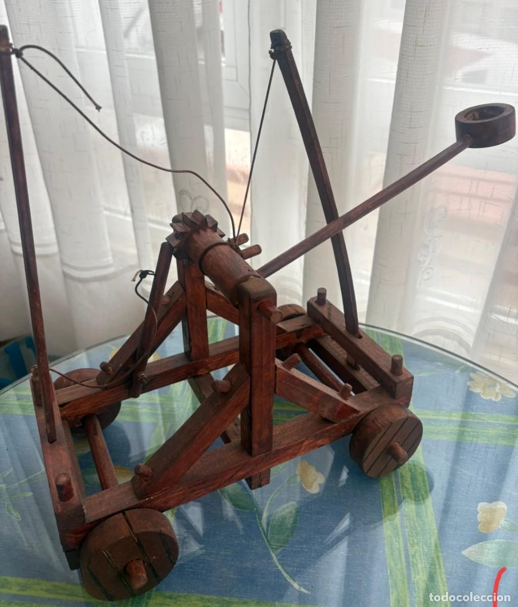 Antig&uuml;edades: Peque&ntilde;a catapulta romana hecha en madera. Decoraci&oacute;n