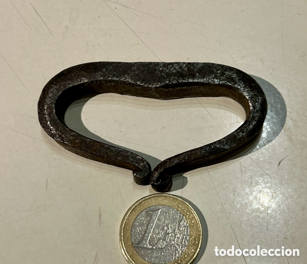 Antig&uuml;edades: Chisquero. Eslab&oacute;n de forja. Siglo XVI-XVIII.
