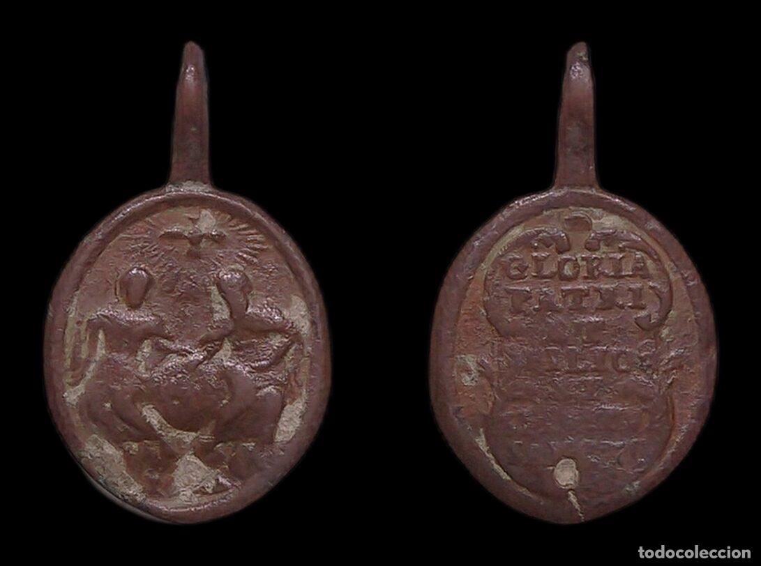 Antig&uuml;edades: MEDALLA RELIGIOSA SIGLO XVII SANTISIMA TRINIDAD GLORIA PATRI ET FILIO BRONCE