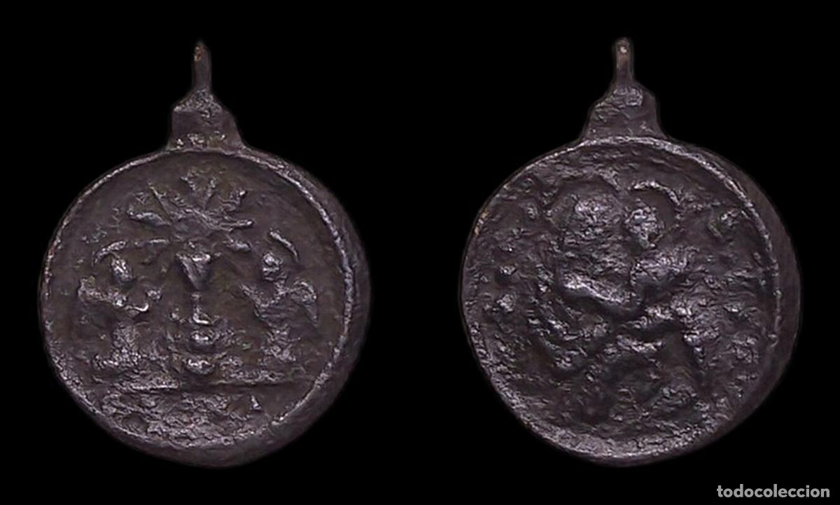 Antig&uuml;edades: MEDALLA RELIGIOSA SIGLO XVIII VIRGEN CON NI&Ntilde;O CALIZ CUSTODIADO POR DOS ANGELES