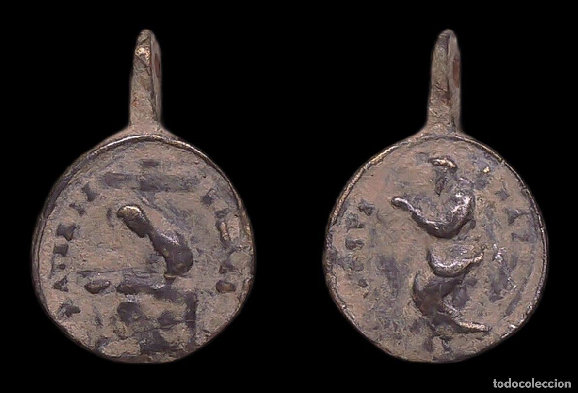 Antiguidades: MEDALLA RELIGIOSA SIGLO XVII JESUCRISTO VIRGEN CON CRISTO CRUCIFICADO BRONCE