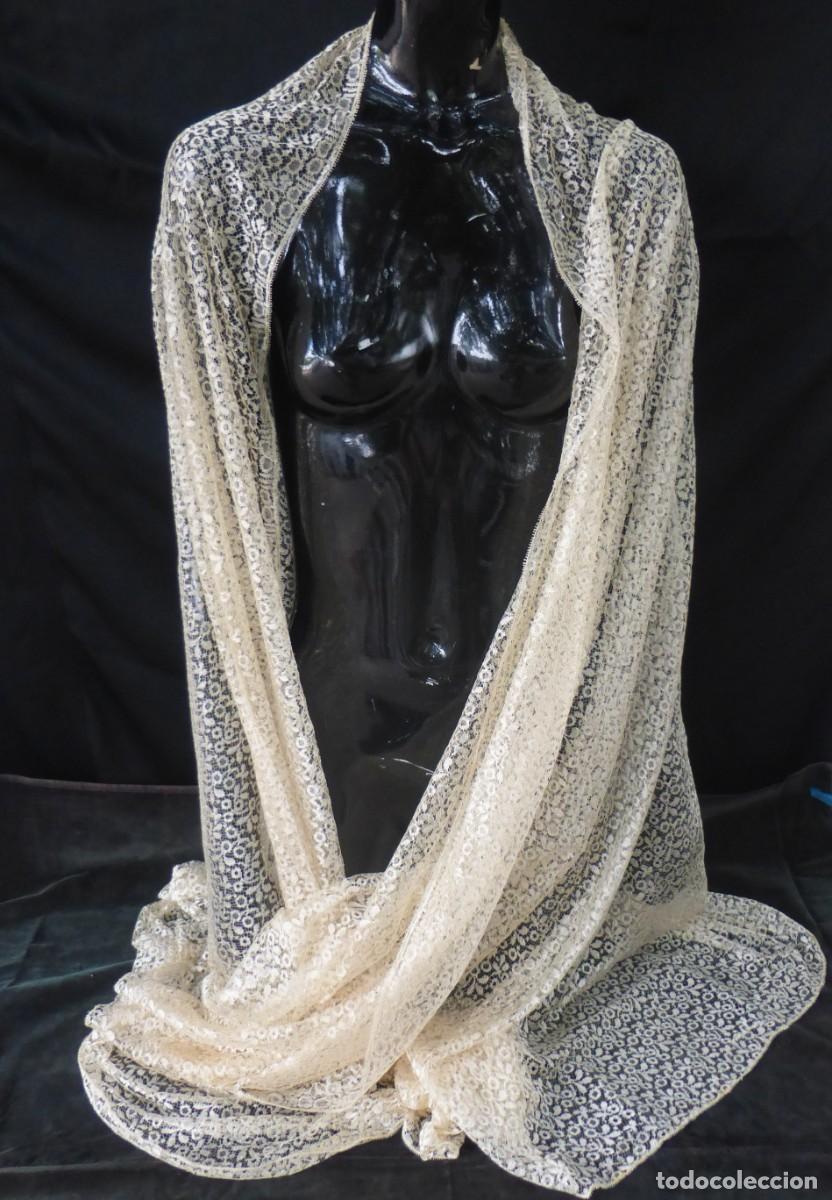 Antig&uuml;edades: ANTIGUA MANTILLA ENCAJE BLONDA VELO NOVIA IMAGEN RELIGIOSA VIRGEN CON DEFECTOS XX WEDDING LACE