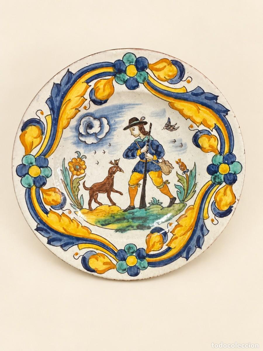 Antig&uuml;edades: PLATO DE CER&Aacute;MICA CATALANA GUIVERNAU, MOTIVOS DE CAZA, SIGLO XX, 25 CM