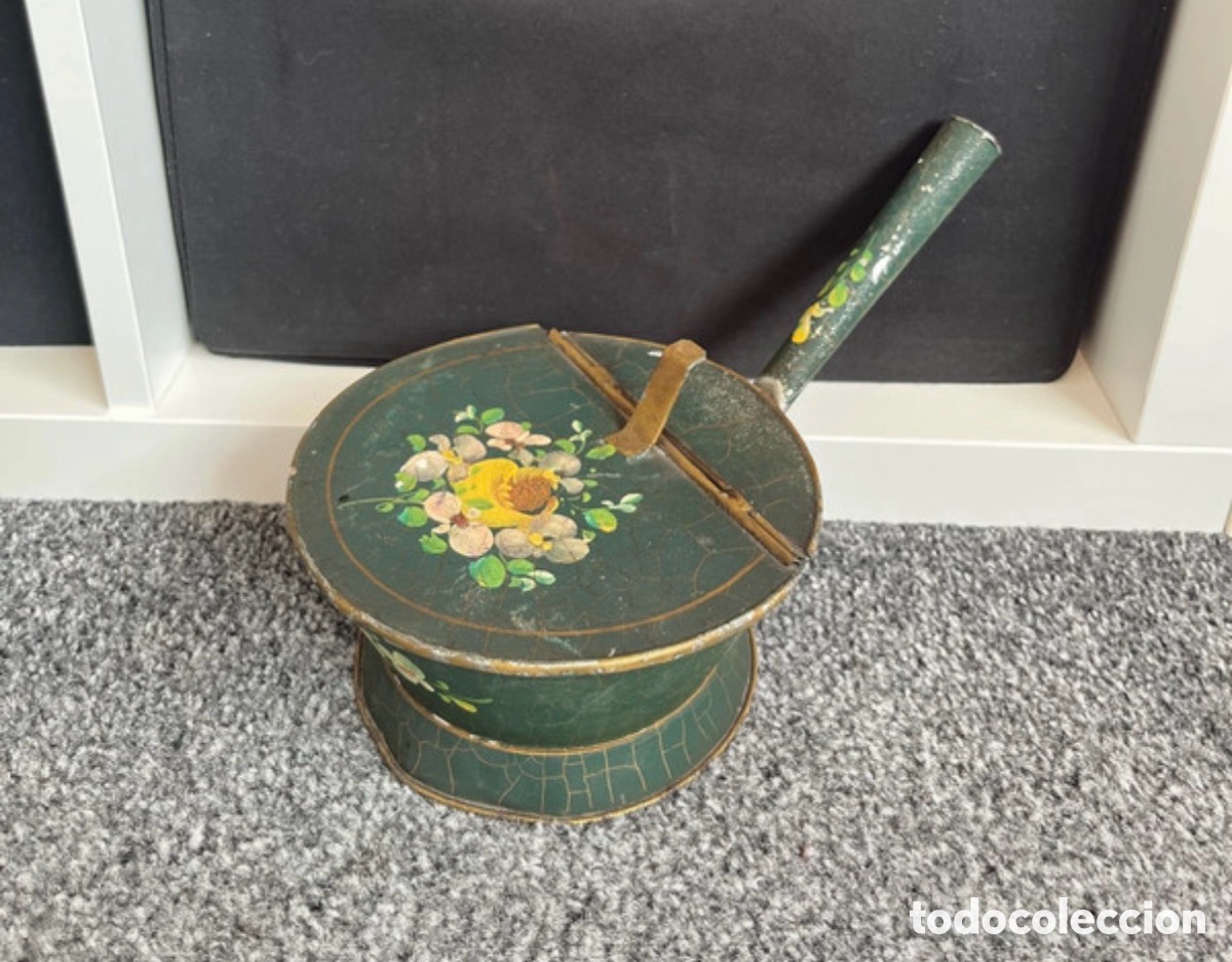 Antig&uuml;edades: Antiguo recogemigas pintado a mano