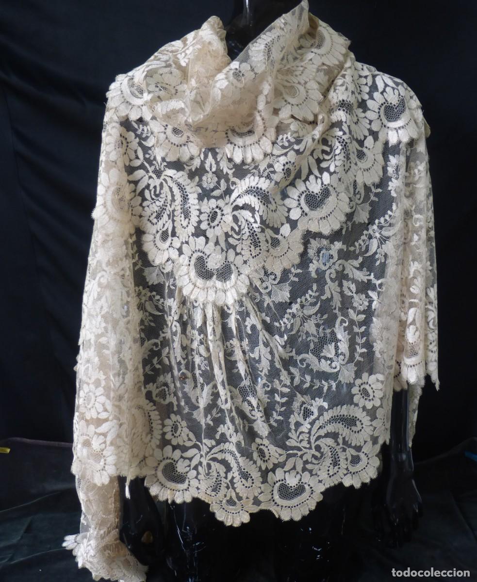 Antig&uuml;edades: ANTIGUA MANTILLA TERNO ENCAJE BLONDA VELO NOVIA IMAGEN RELIGIOSA VIRGEN DEFECTUOSA XX WEDDING LACE