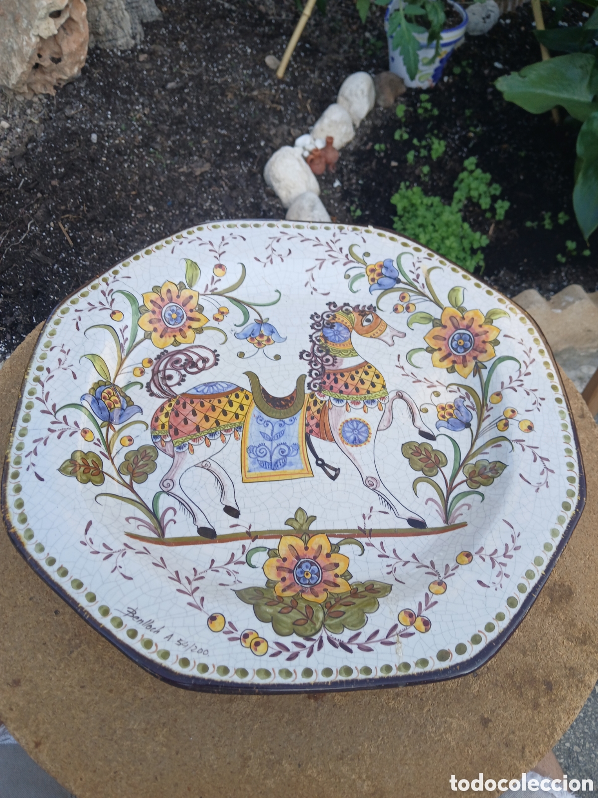 Antig&uuml;edades: GRAN PLATO DE CERAMICA MANISES BENLLOCH LIMITADO.