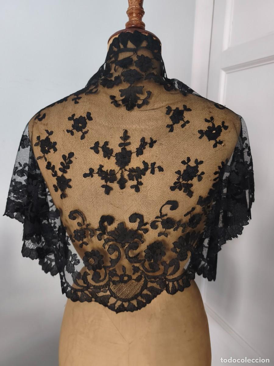 Antig&uuml;edades: ANTIGUA MANTILLA DE PICO DE BLONDA MANUAL