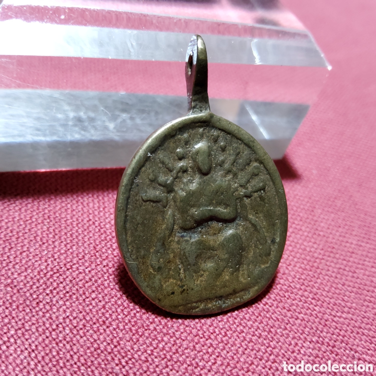 Antig&uuml;edades: ANTIGUA MEDALLA DE BRONCE DE LA VIRGEN DOLOROSA Y LA VIRGEN DEL PILAR, SIGLO XVIII