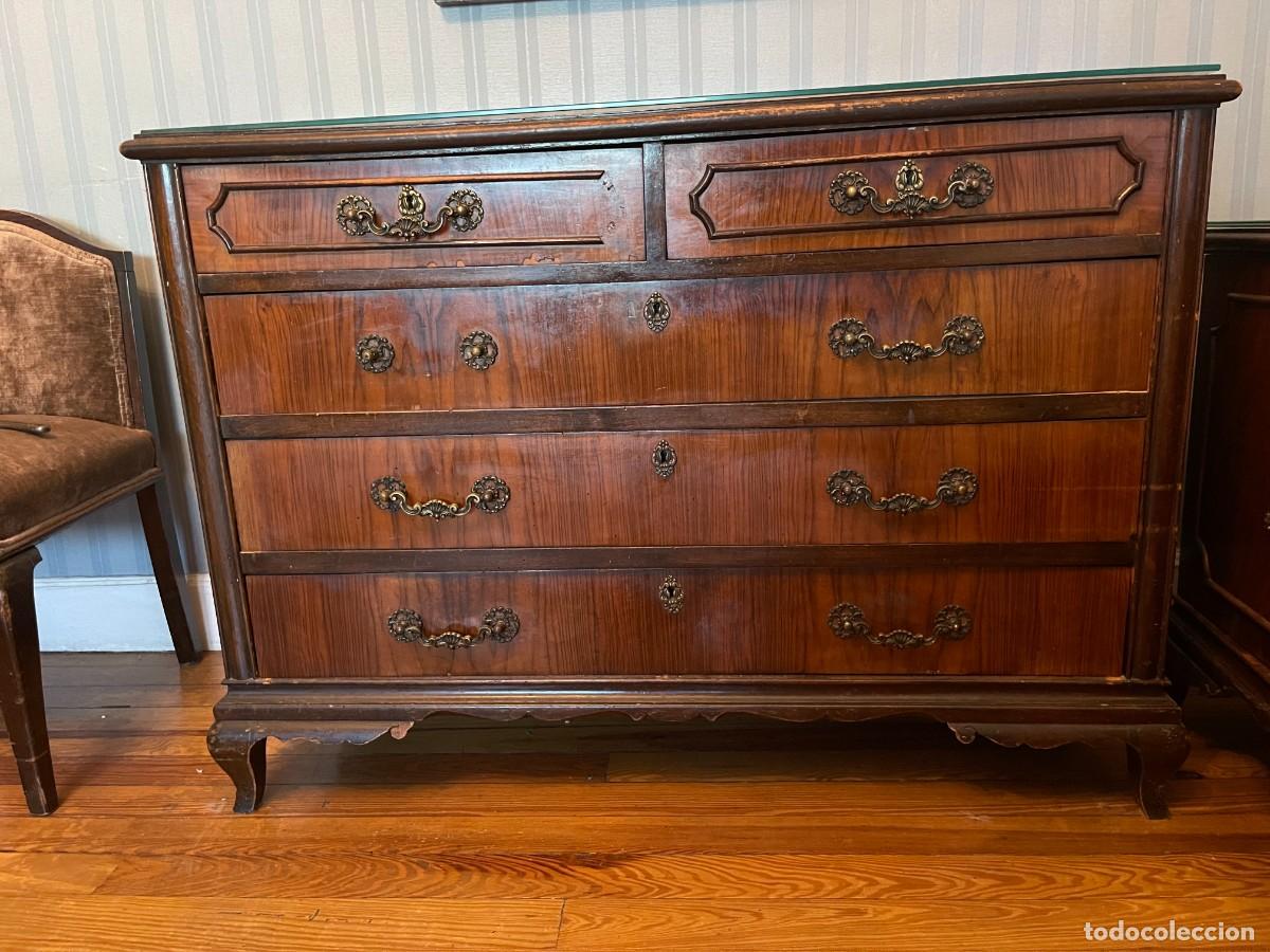 Antig&uuml;edades: C&oacute;moda vintage de madera con 5 cajones. SOLO RECOGIDA BILBAO, SIN ENV&Iacute;OS