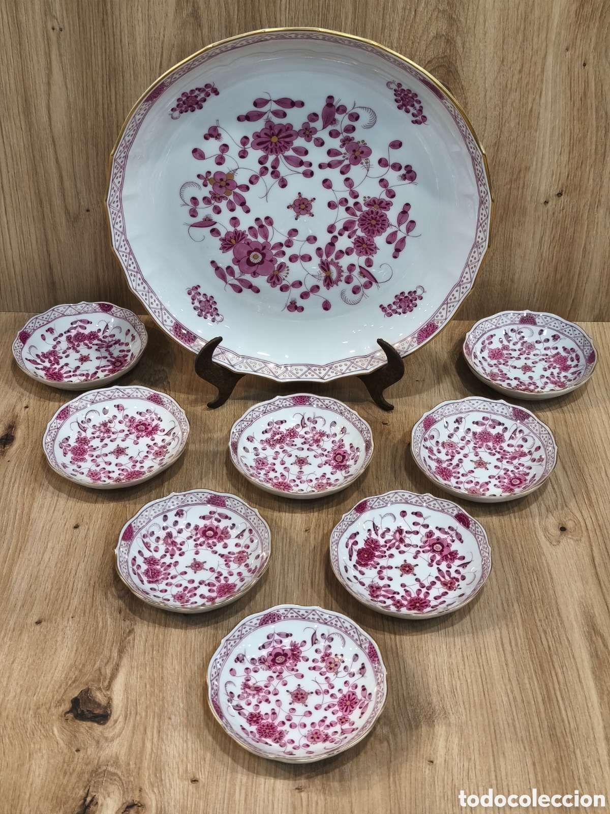 Antig&uuml;edades: Lote de Porcelana Alemana Meissen - Patr&oacute;n Flores de la India P&uacute;rpura (Indisch Purpur) - 9 Piezas