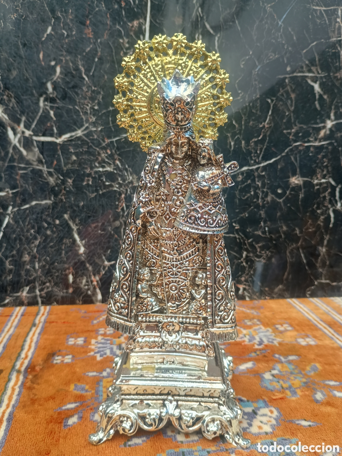 Antig&uuml;edades: Virgen resina ba&ntilde;o de plata