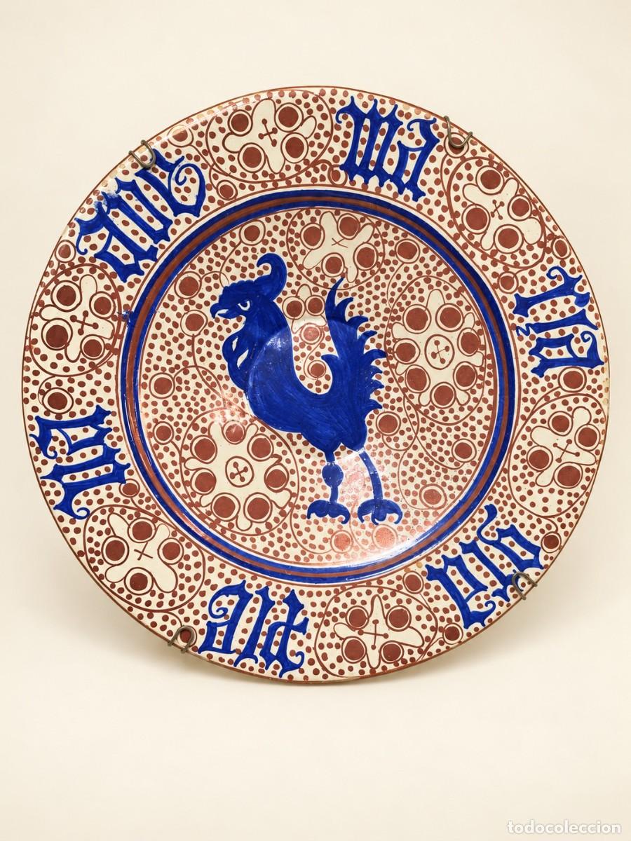 Antig&uuml;edades: PLATO DE MANISES, REFLEJOS MET&Aacute;LICOS, GALLO Y AZUL COBALTO, PRINCIPIOS SIGLO XX, 39 CM