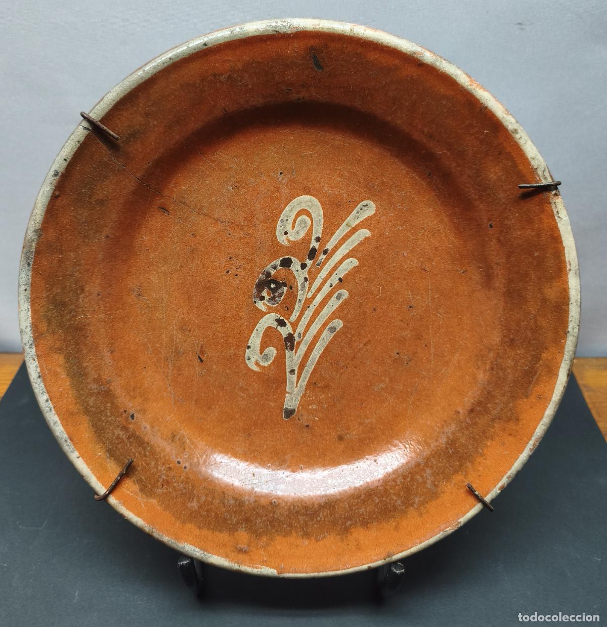 Antig&uuml;edades: Cer&aacute;mica popular catalana Matar&oacute; &middot; Plato Fuente terrissa vidriada del Ramet &middot; fin s.XVIII / pp s.XX