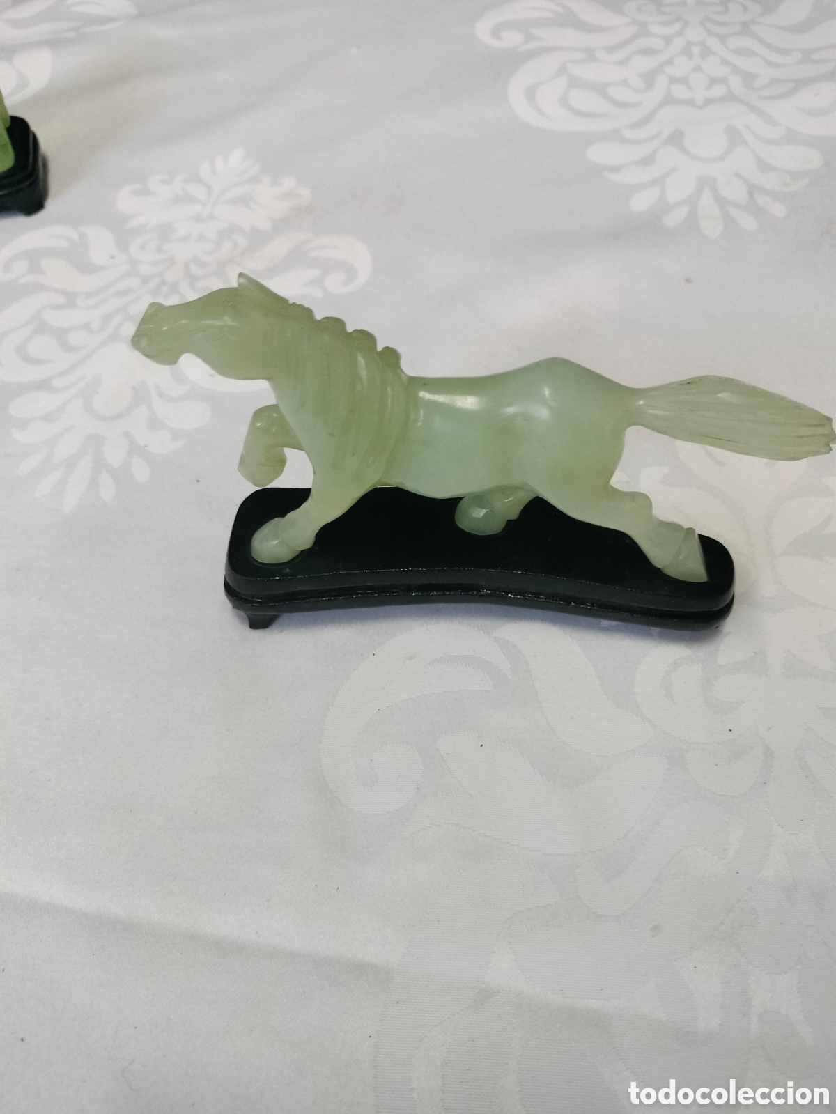 Antig&uuml;edades: Bonito caballo de jade en su peana original