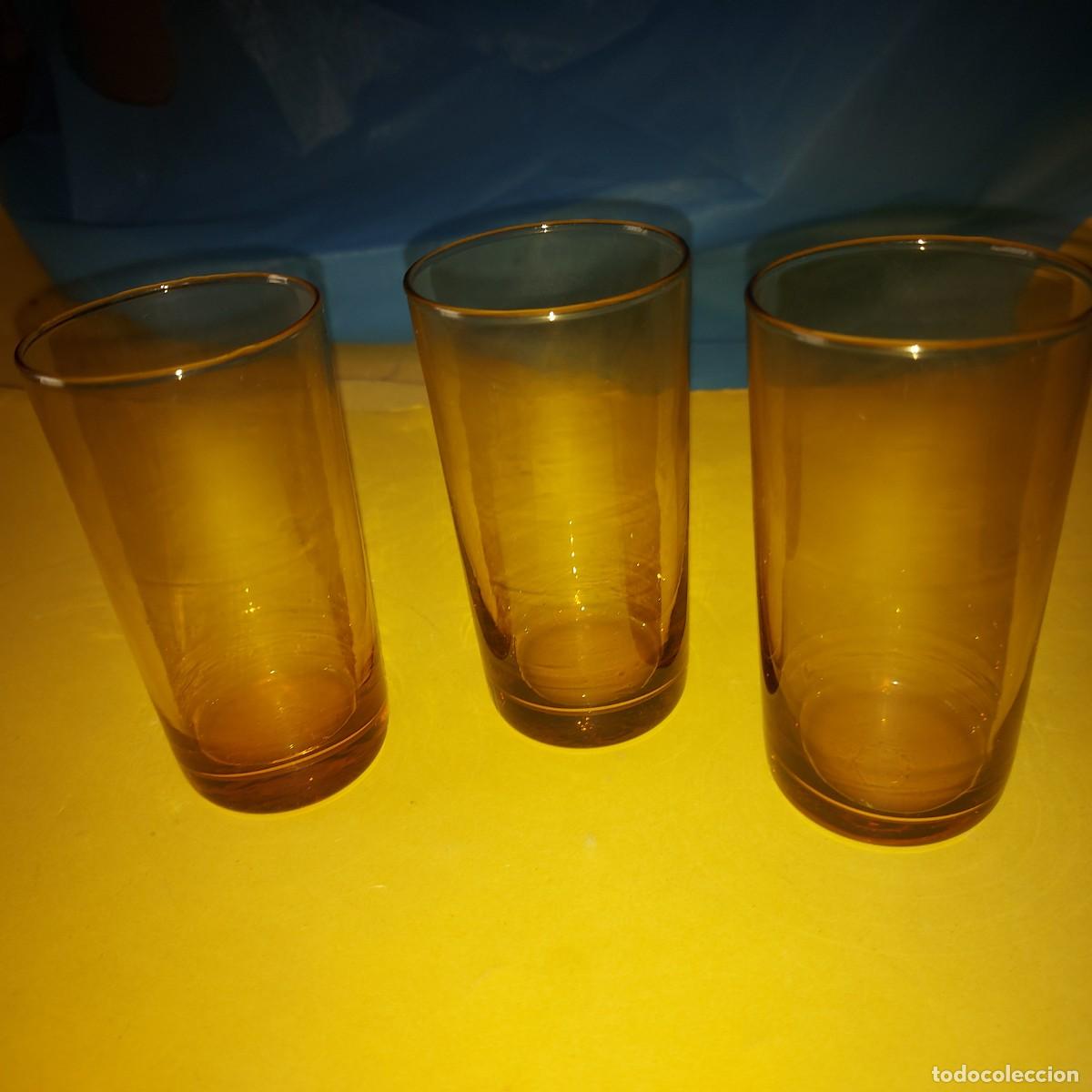Antig&uuml;edades: 3 vasos altos de duralex color ambar