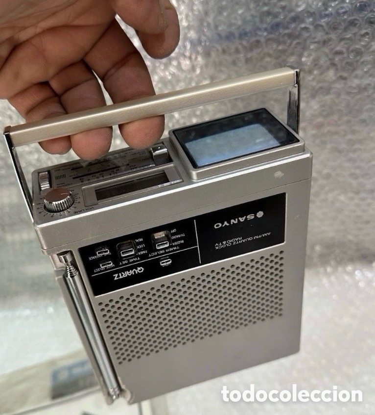 Radios antiguas: Sanyo TPM2140 Mini Port&aacute;til, Radio y TV Y Reloj (Colecci&oacute;n Vintage)