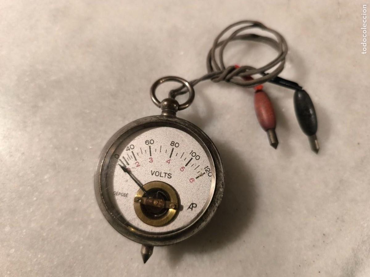 Radios antiguas: Volt&iacute;metro comprobador en forma de reloj. Principios del siglo XX. AP DEPOSE