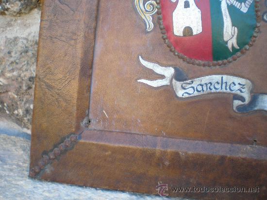 Arte: ESCUDO HER&Aacute;LDICO DE APELLIDOS EN CUERO - Foto 8