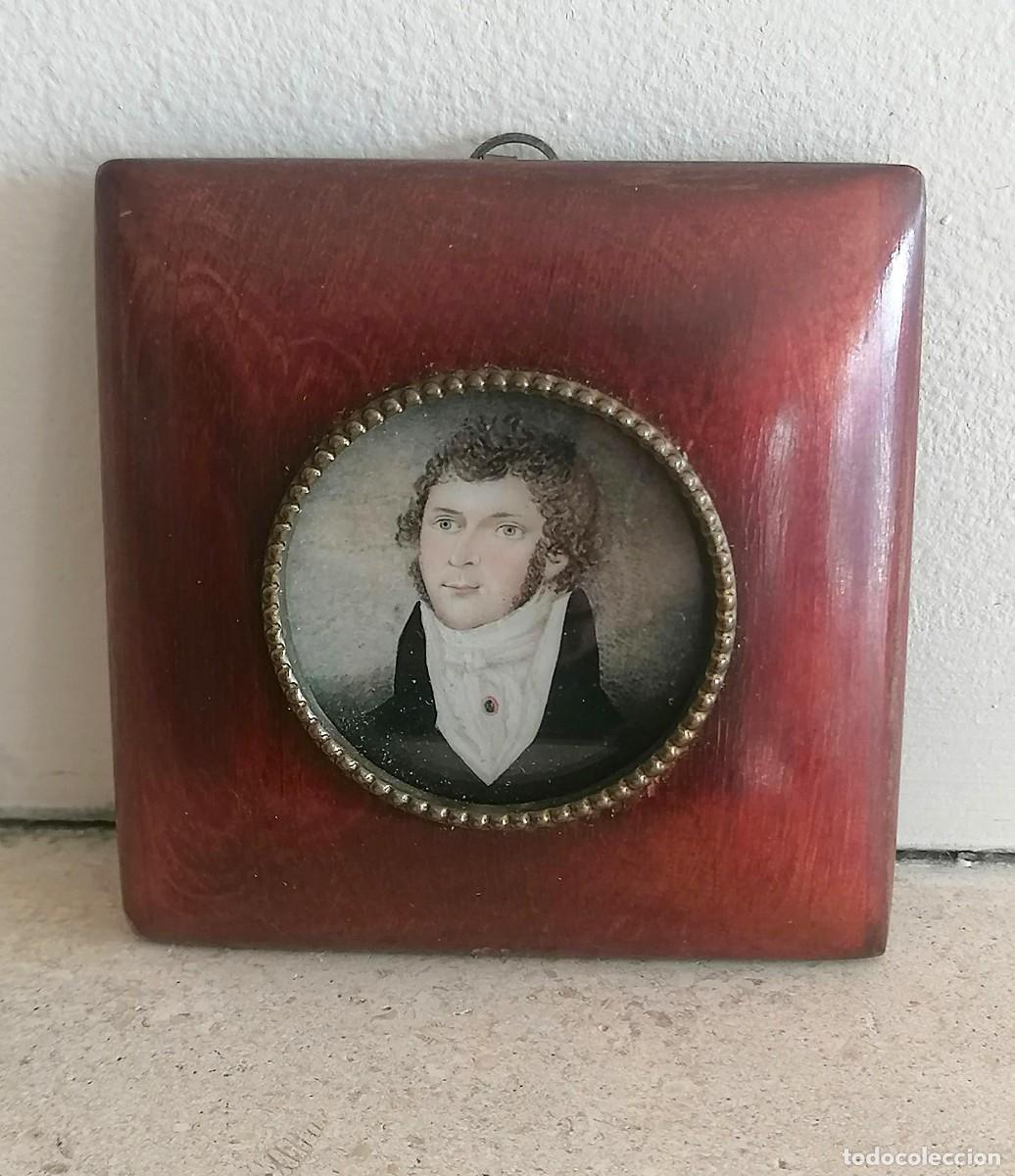 Arte: Miniatura pintada, retrato de medio cuerpo de un caballero, a&ntilde;o ca. 1820.