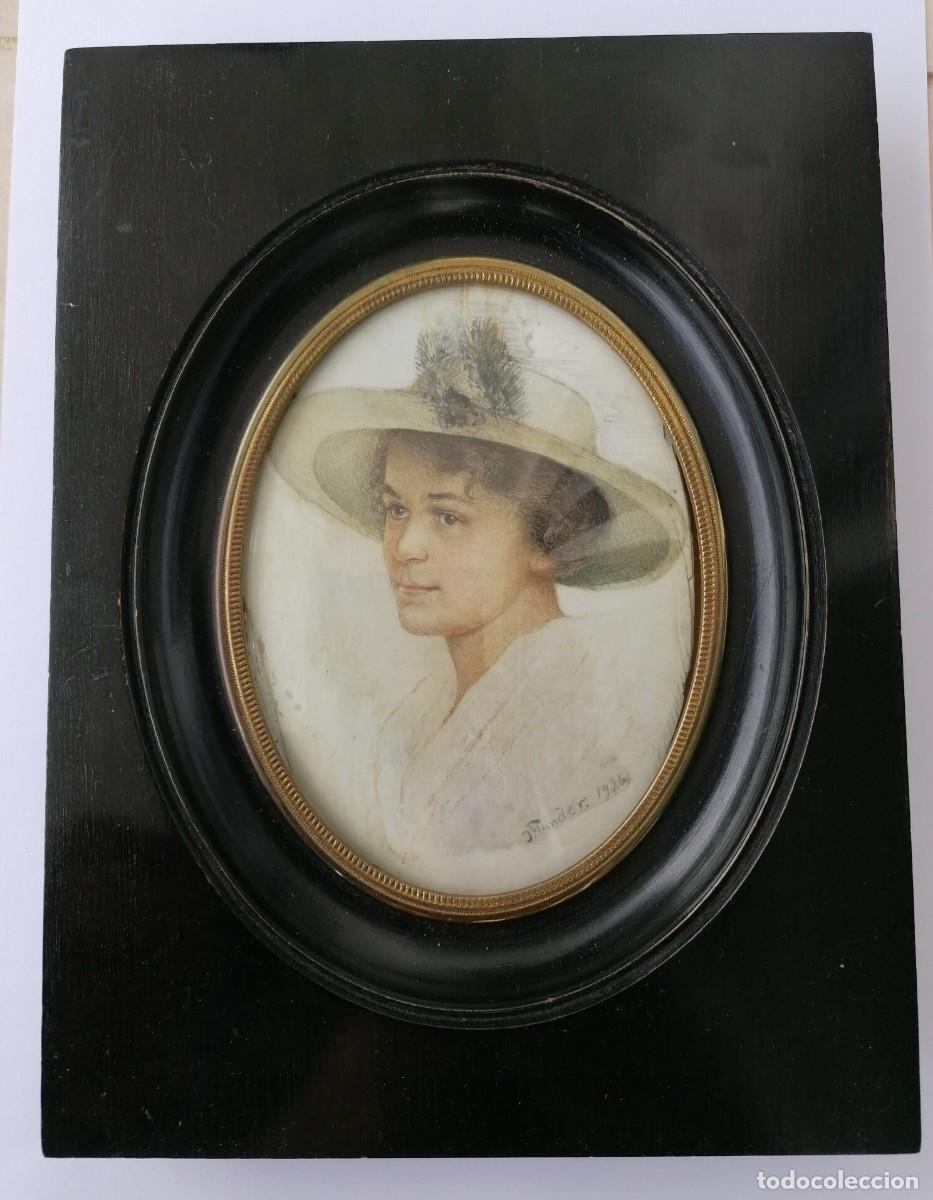 Arte: Retrato en miniatura de medio cuerpo de una dama ano 1926.
