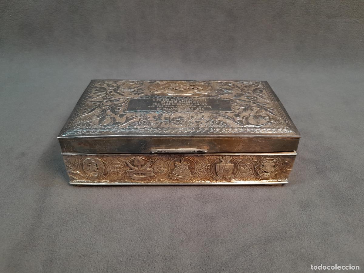 Kunst: CAJA DE PLATA DE MALASIA. 1974