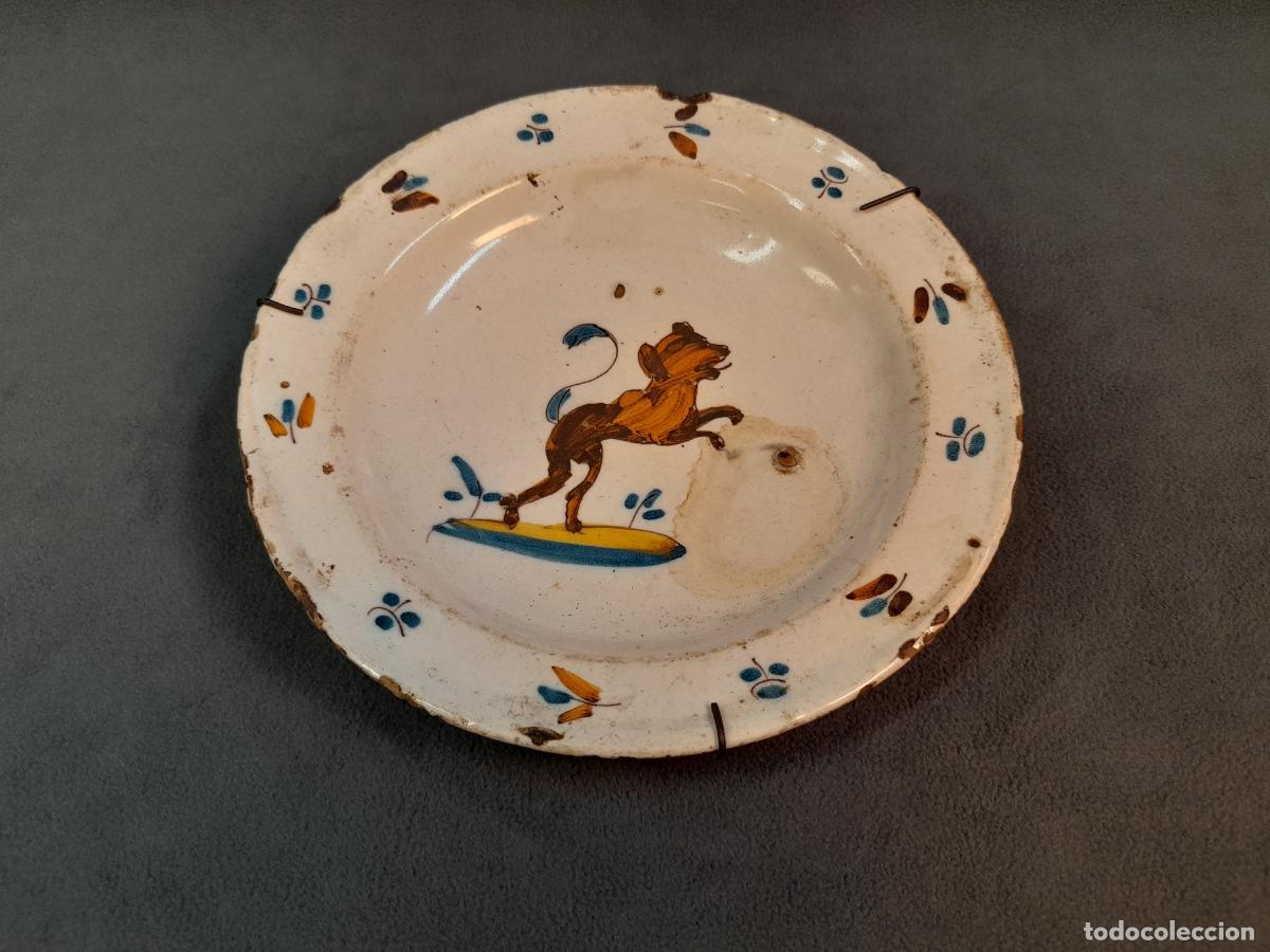 Arte: PLATO DE SERIE POPULAR EN LOZA ESTANN&Iacute;FERA CON MOTIVO ANIMAL&Iacute;STICO. SIGLO XIX