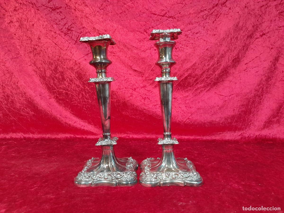 Art: PAREJA DE CANDELABROS PLATEADOS DE SHEFFIELD. SIGLO XIX