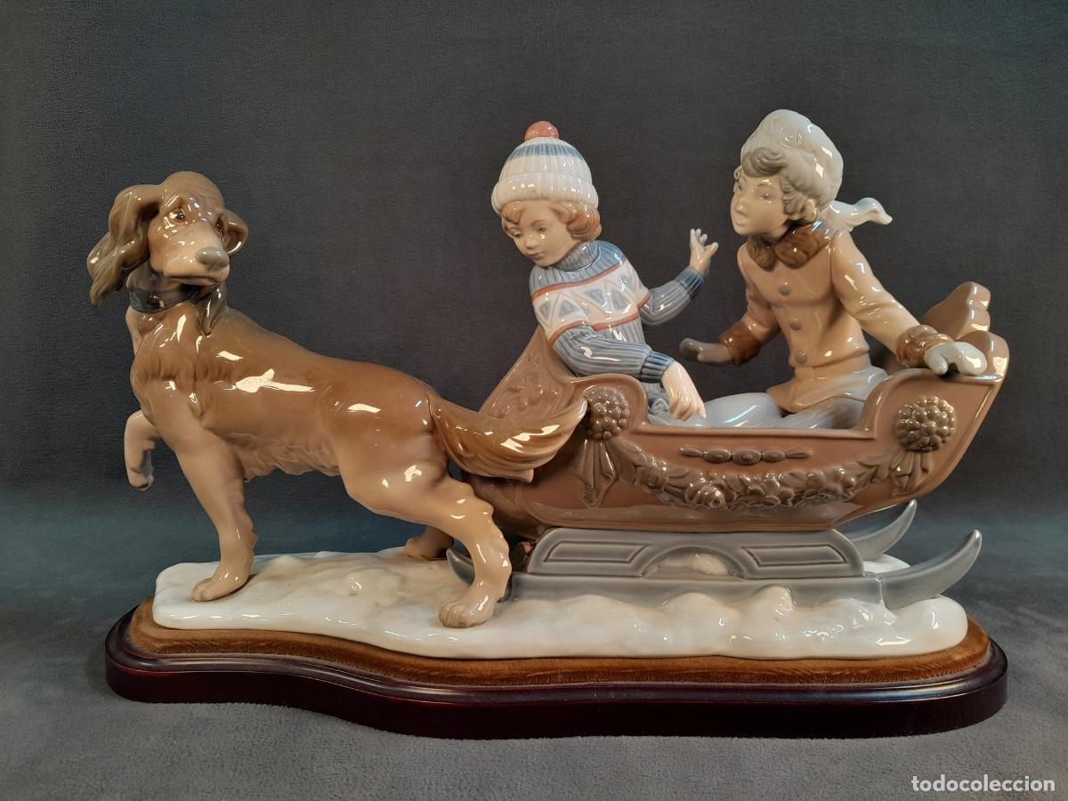 Art: PAREJA DE NI&Ntilde;OS EN TRINEO CON PERRO SETTER DE LLADR&Oacute;. SIGLO XX