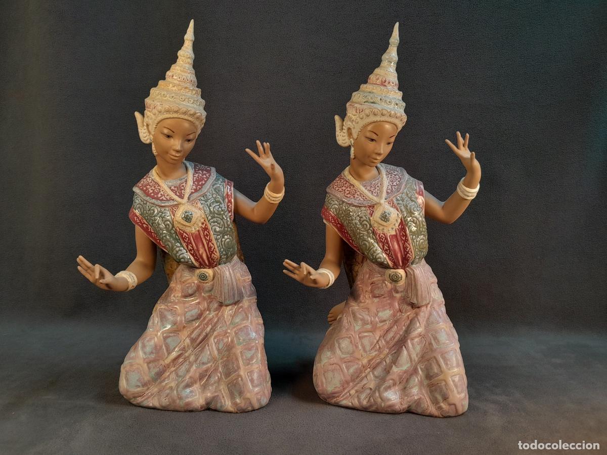 Art: PAREJA DE BAILARINAS TAILANDESAS EN PORCELANA GRES, LLADR&Oacute;. SIGLO XX