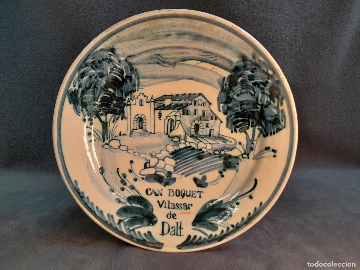 Arte: PLATO DECORATIVO CAN BOQUET VILASSAR DE DALT.CER&Aacute;MICA ESMALTADA.SOTERAS.1986