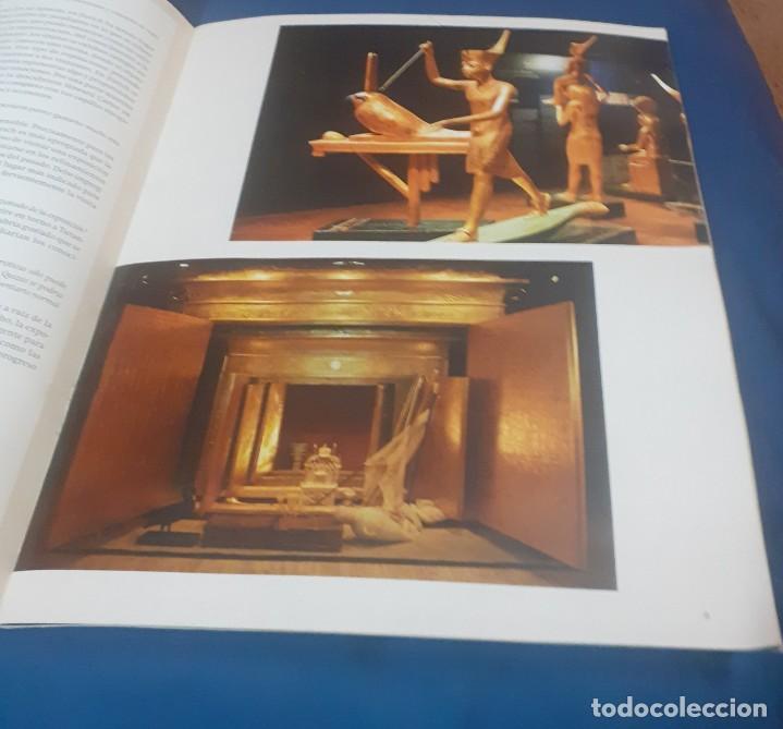 Arte: programa ,catalogo y papiro de la Exposicion Tutankhamon Madrid 2010 - Foto 4