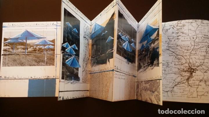 Arte: CHRISTO JAVACHEFF, The Umbrellas, libro en acorde&oacute;n,16 paneles, 1991 -