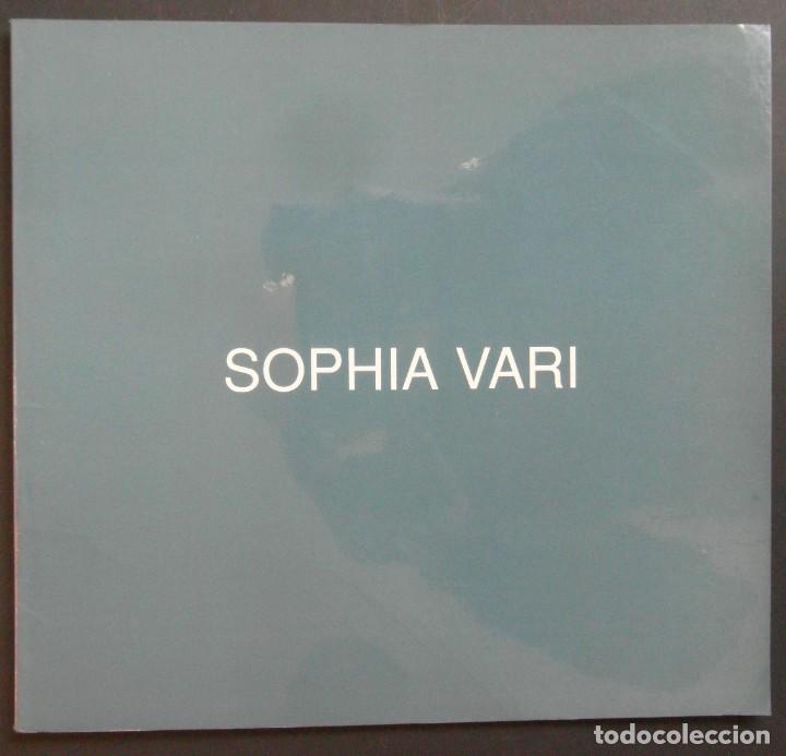 Kunst: *Sophia Vari* Sala Gaspar, Barcelona 1992. Texto de Joan Gil. 32 p&aacute;gs. 16 fotos color.