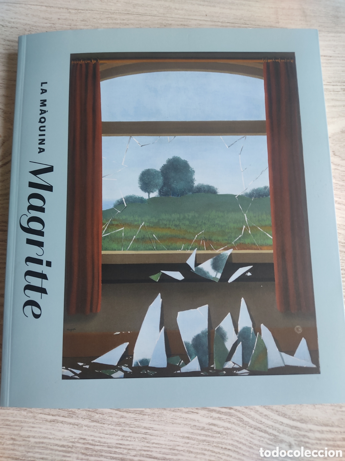 Arte: Cat&aacute;logo exposici&oacute;n La M&aacute;quina Magritte 2022 Caixaforum